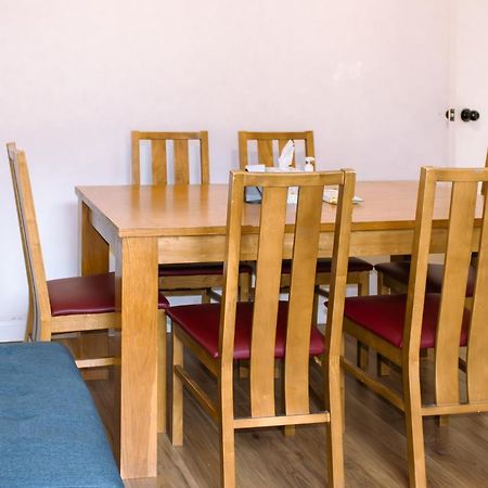 Nice 4 Bedroom Apartment Near City Centre 2-Min Walk To Metro !! Business & Family Friendly!! Лондон Екстериор снимка