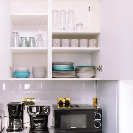 Nice 4 Bedroom Apartment Near City Centre 2-Min Walk To Metro !! Business & Family Friendly!! Лондон Екстериор снимка