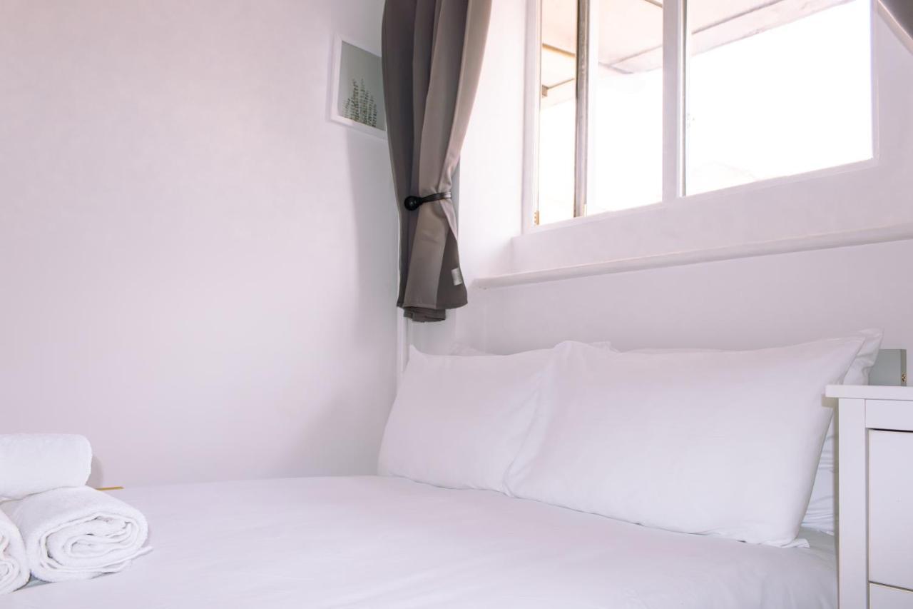 Nice 4 Bedroom Apartment Near City Centre 2-Min Walk To Metro !! Business & Family Friendly!! Лондон Екстериор снимка