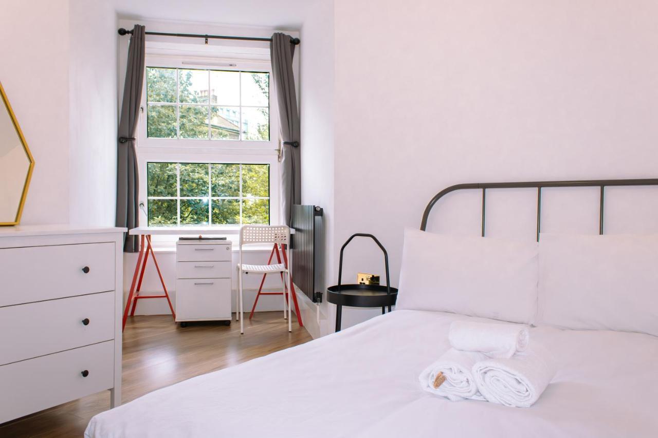 Nice 4 Bedroom Apartment Near City Centre 2-Min Walk To Metro !! Business & Family Friendly!! Лондон Екстериор снимка