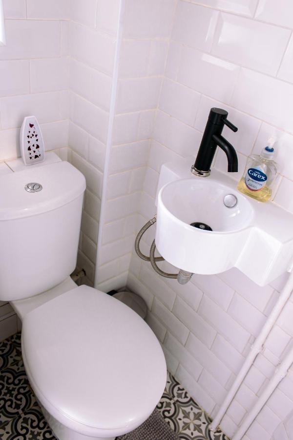 Nice 4 Bedroom Apartment Near City Centre 2-Min Walk To Metro !! Business & Family Friendly!! Лондон Екстериор снимка