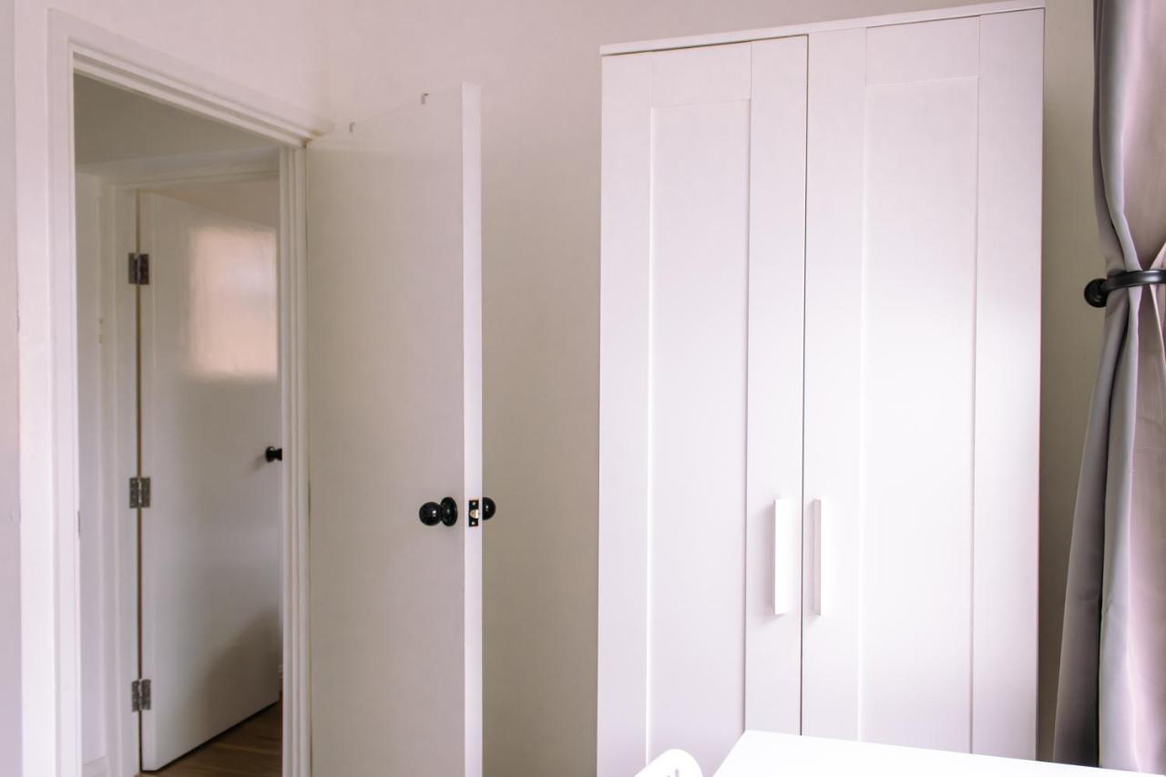 Nice 4 Bedroom Apartment Near City Centre 2-Min Walk To Metro !! Business & Family Friendly!! Лондон Екстериор снимка