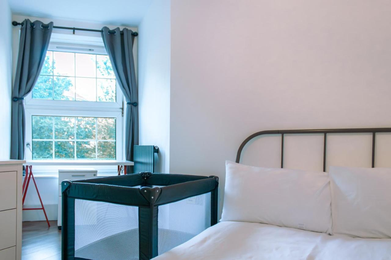Nice 4 Bedroom Apartment Near City Centre 2-Min Walk To Metro !! Business & Family Friendly!! Лондон Екстериор снимка